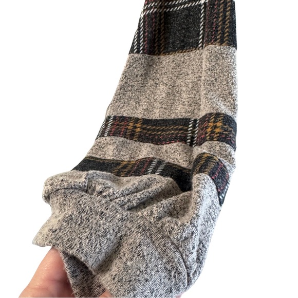 Maurice’s Plaid Sleeve Gray Sweater - Picture 4 of 8